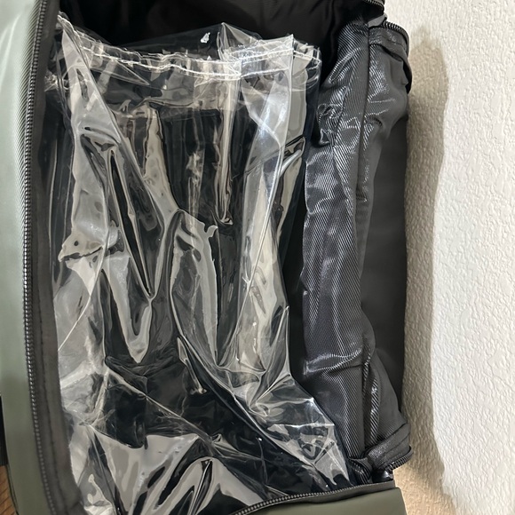 Green Foldable Travel Bag Large Capacity with Shoulder Strap - Picture 10 of 12